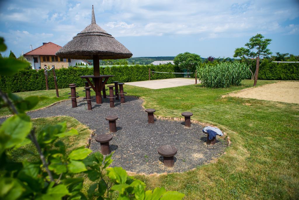 Idill hotel - felnőttbarát hotel Cserszegtomaj Kültér fotó